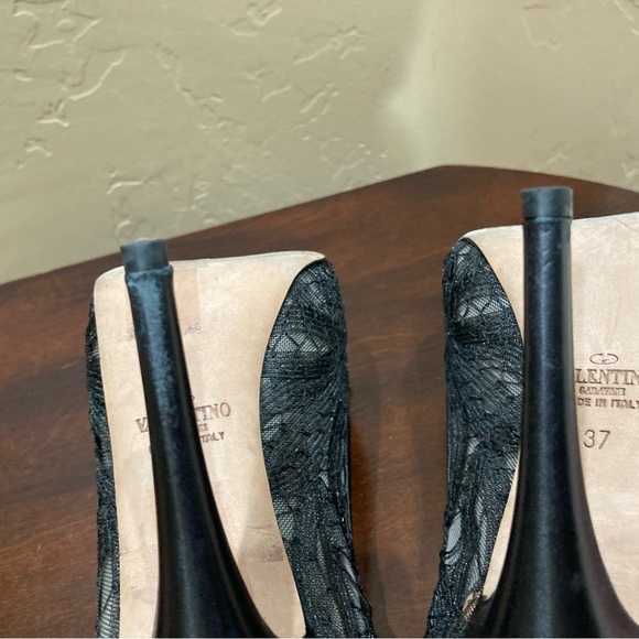 Valentino Garavani Peep Toe Lace Pumps with Bow - Picture 16 of 16